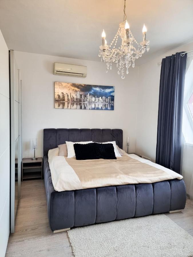 Spacious Near Hockey And Football Arena Apartman